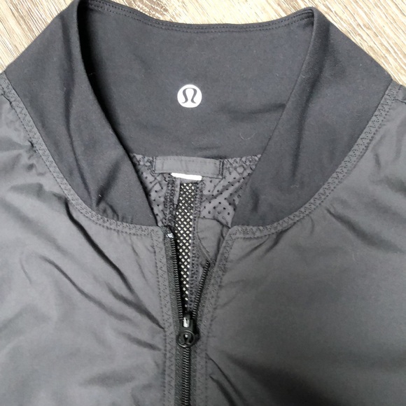 Lululemon Run to Make it True reversible jacket Black - Picture 2 of 5